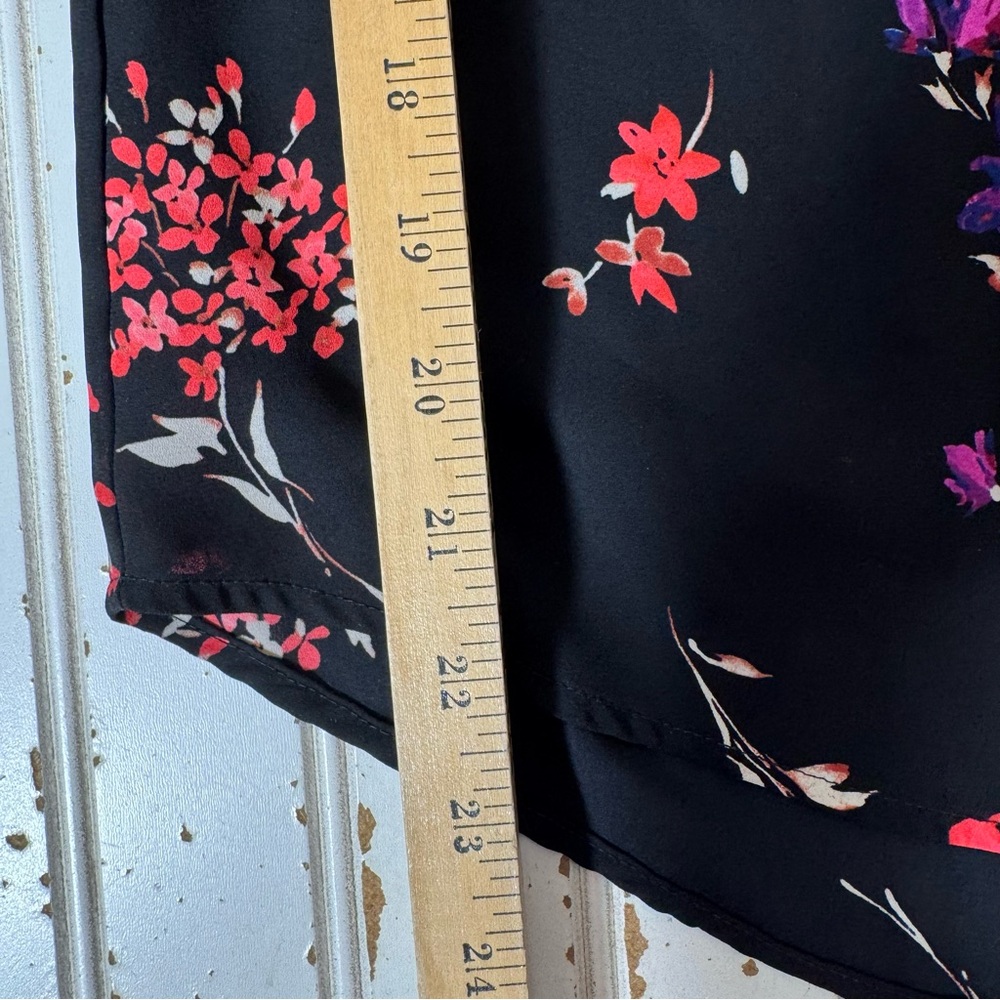 Express‎ The Portofino Shirt Women's XS Black Floral Blouse Office Business - Picture 7 of 11